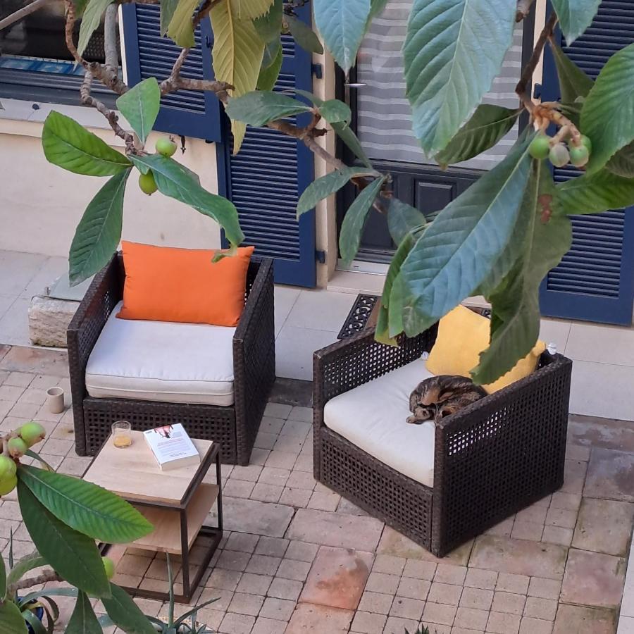 Sous Le Neflier Panzió Nîmes Kültér fotó